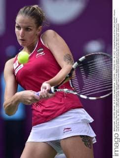 (151016) -- TIANJIN, Oct. 16, 2015 -- Karolina Pliskova of the Czech Republic returns the ball during the women s singles quarterfinal match against Timea Babos of Hungary at the Tianjin Open tennis tournament in Tianjin, north China, Oct. 16, 2015.) (SP)CHINA-TIANJIN-TENNIS YuexYuewei 