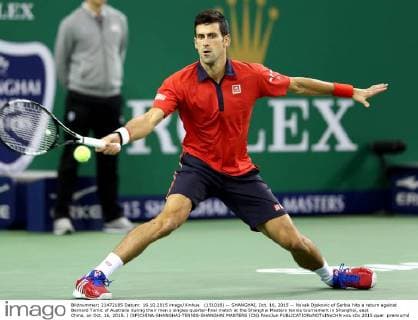 (151016) -- SHANGHAI, Oct. 16, 2015 -- Novak Djokovic of Serbia hits a return against Bernard Tomic of Australia during their men s singles quarter-final match at the Shanghai Masters tennis tournament in Shanghai, east China, on Oct. 16, 2015. ) (SP)CHINA-SHANGHAI-TENNIS-SHANGHAI MASTERS (CN) FanxJun 