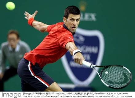 (151016) -- SHANGHAI, Oct. 16, 2015 -- Novak Djokovic of Serbia hits a return against Bernard Tomic of Australia during their men s singles quarter-final match at the Shanghai Masters tennis tournament in Shanghai, east China, on Oct. 16, 2015. ) (SP)CHINA-SHANGHAI-TENNIS-SHANGHAI MASTERS (CN) FanxJun 
