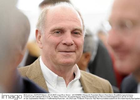 Uli HOENESS (Höness,Ex Praesident Bayern Muenchen), Einzelbild,angeschnittenes Einzelmotiv,Portraet,Portrait,Porträt, FC Bayern Muenchen: Grundsteinlegung neues Sportgelaende mit Nachwuchsleistungszentrum am 16.10.2015 an der Ingolstaedter Strasse in Froettmaning(Muenchen.