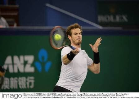 Andy Murray of Britain returns a shot to Tomas Berdych of Czech Republic in their quarter-final match of the men s singles during the 2015 Shanghai Rolex Masters tennis tournament in Shanghai, China, 16 October 2015. Andy Murray of Britain defeated Tomas Berdych of Czech Republic 2-0 (6-1 6-3) in their quarter-final match of the men s singles during the 2015 Shanghai Rolex Masters tennis tournament in Shanghai, China, 16 October 2015. Andy Murray knocks out Tomas Berdych to advance to semi-final at Shanghai Rolex Masters  20151016_51253