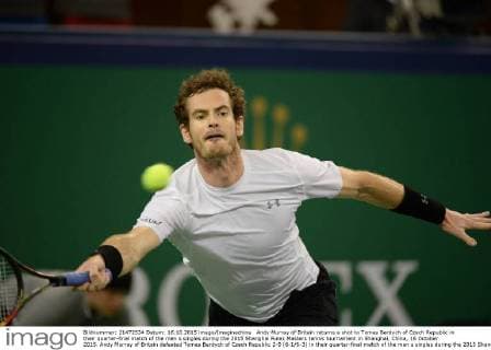 Andy Murray of Britain returns a shot to Tomas Berdych of Czech Republic in their quarter-final match of the men s singles during the 2015 Shanghai Rolex Masters tennis tournament in Shanghai, China, 16 October 2015. Andy Murray of Britain defeated Tomas Berdych of Czech Republic 2-0 (6-1 6-3) in their quarter-final match of the men s singles during the 2015 Shanghai Rolex Masters tennis tournament in Shanghai, China, 16 October 2015. Andy Murray knocks out Tomas Berdych to advance to semi-final at Shanghai Rolex Masters  20151016_14218