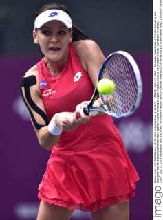 (151017) -- TIANJIN , Oct. 17, 2015 -- Agnieszka Radwanska of Poland returns the ball during her women s singles semifinal match against Karolina Pliskova of Czech Republic at 2015 Tianjin Open Tennis Tournament in Tianjin, China , Oct. 17, 2015. Radwanska won 2-0.) (wll) (SP)CHINA-TIANJIN-TENNIS-TIANJIN OPEN-SINGLES-SEMIFINAL(CN) YuexYuewei 