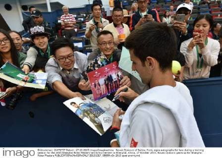 Novak Djokovic of Serbia, front, signs autographs for fans during a training session for the 2015 Shanghai Rolex Masters tennis tournament in Shanghai, China, 17 October 2015. Novak Djokovic gears up for Shanghai Rolex Masters  20151017_08899