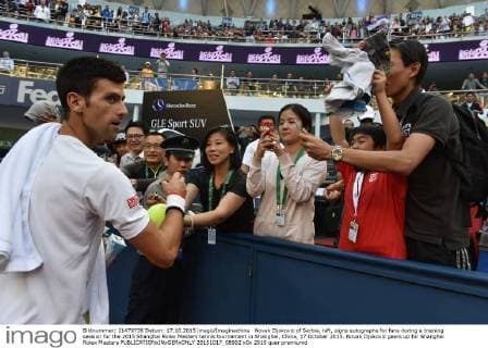 Novak Djokovic of Serbia, left, signs autographs for fans during a training session for the 2015 Shanghai Rolex Masters tennis tournament in Shanghai, China, 17 October 2015. Novak Djokovic gears up for Shanghai Rolex Masters  20151017_08902