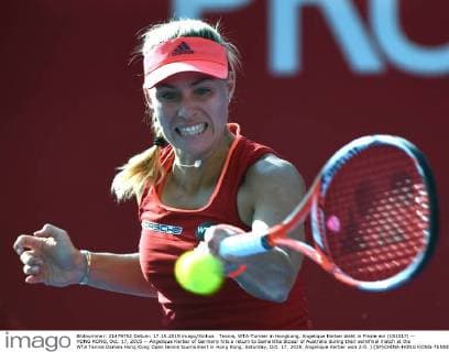 Tennis, WTA-Turnier in Hongkong, Angelique Kerber zieht in Finale ein (151017) -- HONG KONG, Oct. 17, 2015 -- Angelique Kerber of Germany hits a return to Samantha Stosur of Australia during their semifinal match at the WTA Tennis Damen Hong Kong Open tennis tournament in Hong Kong, Saturday, Oct. 17, 2015. Angelique Kerber won 2-0. ) (SP)CHINA-HONG KONG-TENNIS-HONG KONG OPEN-WOMEN S SINGLES(CN) LoxPingxFai 