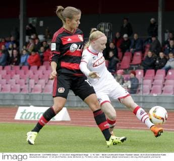 1. FC Köln - Bayer Leverkusen Frauen Fussball Saison 2015 2016 Südstadion Koeln Deutschland Datum: 17.10.2015 Rechts: Anna Gerhardt (1. FC Köln) Links: Anna Gasper (Bayer Leverkusen)