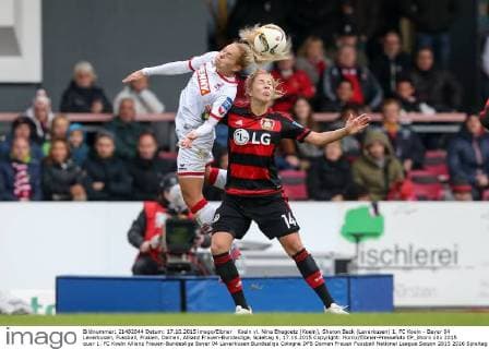 Koeln vl. Nina Ehegoetz (Koeln), Sharon Beck (Leverkusen) 1. FC Koeln - Bayer 04 Leverkusen, Fussball, Frauen, Damen, Allianz Frauen-Bundesliga, Spieltag 6, 17.10.2015 Copyright: Hornx Eibner-Pressefoto EP_bhorn