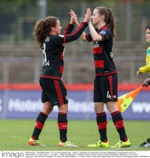 Koeln vl. Wechsel bei Leverkusen, Ramona Petzelberger (Leverkusen) raus fuer Katharina Prinz (Leverkusen) 1. FC Koeln - Bayer 04 Leverkusen, Fussball, Frauen, Damen, Allianz Frauen-Bundesliga, Spieltag 6, 17.10.2015 Copyright: Hornx Eibner-Pressefoto EP_bhorn