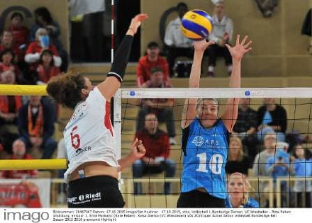 17.10.2015, xtkx, Volleyball 1.Bundesliga Damen, VC Wiesbaden - Rote Raben Vilsbiburg, emspor .l. Srna Markovic (Rote Raben), Kaisa Alanko (VC Wiesbaden)
