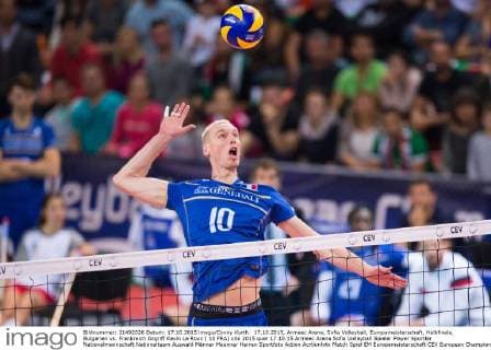 17.10.2015, Armeec Arena, Sofia Volleyball, Europameisterschaft, Halbfinale, Bulgarien vs. Frankreich Angriff Kevin Le Roux ( 10 FRA)
