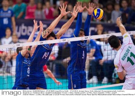 17.10.2015, Armeec Arena, Sofia Volleyball, Europameisterschaft, Halbfinale, Bulgarien vs. Frankreich Block Dreierblock Benjamin Toniutti ( 6 FRA), Nicolas Le Goff ( 14 FRA), Earvin Ngapeth ( 9 FRA) - Angriff Vladimir Nikolov ( 11 BUL)