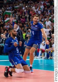 17.10.2015, Armeec Arena, Sofia Volleyball, Europameisterschaft, Halbfinale, Bulgarien vs. Frankreich Jubel Earvin Ngapeth ( 9 FRA), Antonin Rouzier ( 4 FRA) nach Matchball Sieg
