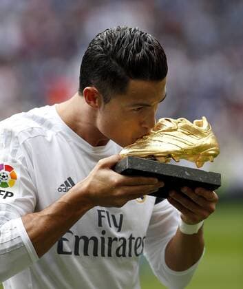 Fußball, Real Madrid - Levante UD League BBVA match played between Real Madrid and Levante. In this picture, Cristiano Ronaldo holds his Golden Boot. xFOTOxCHEMAxREYx 