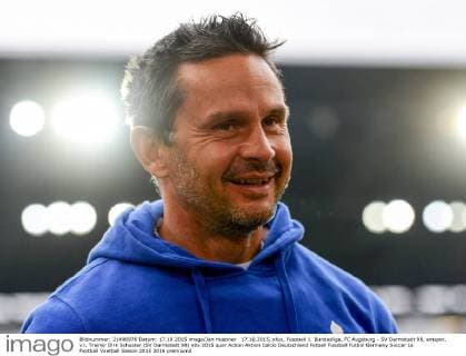 17.10.2015, xfux, Fussball 1. Bundesliga, FC Augsburg - SV Darmstadt 98, emspor, v.l. Trainer Dirk Schuster (SV Darmstadt 98)