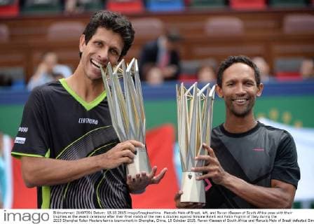 Marcelo Melo of Brazil, left, and Raven Klaasen of South Africa pose with their trophies at the award ceremony after their final match of the men s doubles against Simone Bolelli and Fabio Fognini of Italy during the 2015 Shanghai Rolex Masters tennis tournament in Shanghai, China, 18 October 2015. Raven Klaasen of South Africa and Marcelo Melo of Brazil defeated Simone Bolelli and Fabio Fognini of Italy 2-0 (6-3 6-3) in their final match of the men s doubles during the 2015 Shanghai Rolex Masters tennis tournament in Shanghai, China, 18 October 2015. Raven Klaasen and Marcelo Melo win men s doubles title at Shanghai Rolex Masters  20151018_09901