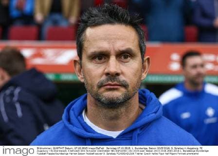 Samstag 17.10.2015, 1. Bundesliga, Saison 2015 2016, 9. Spieltag in Augsburg, FC Augsburg - SV Darmstadt, Chefcoach Dirk Schuster (Darmstadt 98) DeFodi501