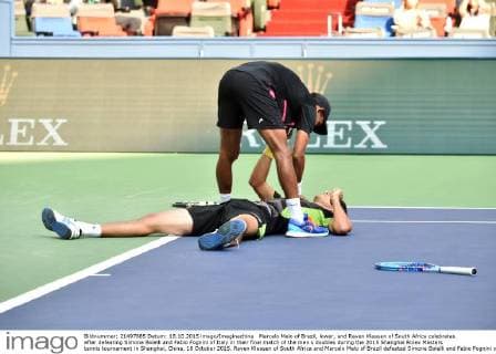 Marcelo Melo of Brazil, lower, and Raven Klaasen of South Africa celebrates after defeating Simone Bolelli and Fabio Fognini of Italy in their final match of the men s doubles during the 2015 Shanghai Rolex Masters tennis tournament in Shanghai, China, 18 October 2015. Raven Klaasen of South Africa and Marcelo Melo of Brazil defeated Simone Bolelli and Fabio Fognini of Italy 2-0 (6-3 6-3) in their final match of the men s doubles during the 2015 Shanghai Rolex Masters tennis tournament in Shanghai, China, 18 October 2015. Raven Klaasen and Marcelo Melo win men s doubles title at Shanghai Rolex Masters  20151018_09853