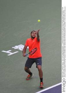 Jo-Wilfried Tsonga of France serves against Novak Djokovic of Serbia in their final match of the men s singles during the 2015 Shanghai Rolex Masters tennis tournament in Shanghai, China, 18 October 2015. Novak Djokovic competes against Jo-Wilfried Tsonga at Shanghai Rolex Masters  pbu346987_18
