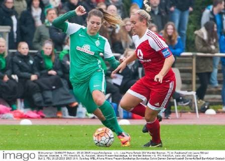 v.li.: Lisa-Marie Scholz (SV Werder Bremen, 7) im Zweikampf mit Laura Störzel (Storzel, Stoerzel, 1. FFC Frankfurt, 3), Fussball, Allianz Frauen-Bundesliga, SV Werder Bremen - 1. FFC Frankfurt, xobx