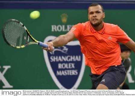 Jo-Wilfried Tsonga of France returns a shot to Novak Djokovic of Serbia in their final match of the men s singles during the 2015 Shanghai Rolex Masters tennis tournament in Shanghai, China, 18 October 2015. Novak Djokovic of Serbia defeated Jo-Wilfried Tsonga of France 2-0 (6-2 6-4) in their final match of the men s singles during the 2015 Shanghai Rolex Masters tennis tournament in Shanghai, China, 18 October 2015. Djokovic defeats Jo-Wilfried Tsonga to win Shanghai Masters final  pbu347022_10