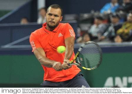 Jo-Wilfried Tsonga of France returns a shot to Novak Djokovic of Serbia in their final match of the men s singles during the 2015 Shanghai Rolex Masters tennis tournament in Shanghai, China, 18 October 2015. Novak Djokovic of Serbia defeated Jo-Wilfried Tsonga of France 2-0 (6-2 6-4) in their final match of the men s singles during the 2015 Shanghai Rolex Masters tennis tournament in Shanghai, China, 18 October 2015. Djokovic defeats Jo-Wilfried Tsonga to win Shanghai Masters final  pbu347022_19