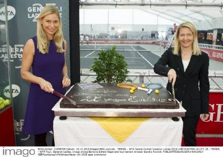 TENNIS - WTA Tennis Damen Generali Ladies 2015 LINZ,AUSTRIA,18.OCT.15 - TENNIS - WTA Tour, Generali Ladies. Image shows Barbara Schett-Eagle and tournament director Sandra Reichel. GEPAxpictures xMatthiasxHauer