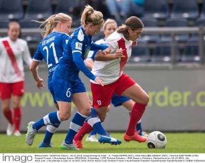 vl: Tabea KEMME (POT), Elise KELLOND-KNIGHT (POT), Charline HARTMANN (SGE) Fussball Frauen 1.Bundesliga Saison 2015 2016, 6.Spieltag: 1.FFC Turbine Potsdam - SGS Essen in Potsdam, Deutschland am 18.10.2015,