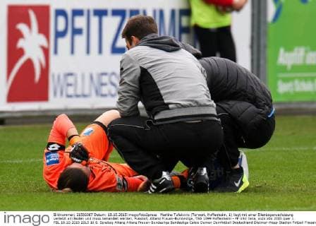 Martina Tufekovic (Torwart, Hoffenheim, 1) liegt mit einer Ellenbogenverletzung verletzt am Boden und muss behandelt werden, Fussball, Allianz Frauen-Bundesliga, TSG 1899 Hoffenheim - FF USV Jena, xozx