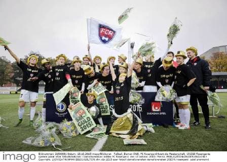 Fußball, Damen SWE, FC Rosengard feiert die Meisterschaft 151018 Rosengards spelare jublar efter fotbollsmatchen i Damallsvenskan mellan FC Rosengard den 18 oktober 2015 i Malmö.  Copyright: LUDVIGxTHUNMAN BB151018LT076
