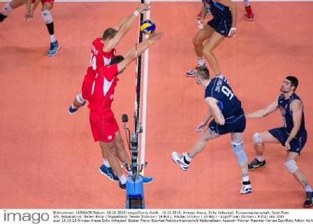 18.10.2015, Armeec Arena, Sofia Volleyball, Europameisterschaft, Spiel Platz 3 4, Bulgarien vs. Italien Block Doppelblock Teodor Todorov ( 14 BUL), Nikolay Uchikov ( 10 BUL) - Angriff Ivan Zaytsev ( 9 ITA)