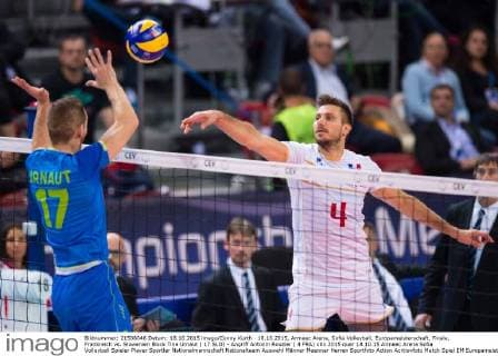 18.10.2015, Armeec Arena, Sofia Volleyball, Europameisterschaft, Finale, Frankreich vs. Slowenien Block Tine Urnaut ( 17 SLO) - Angriff Antonin Rouzier ( 4 FRA)