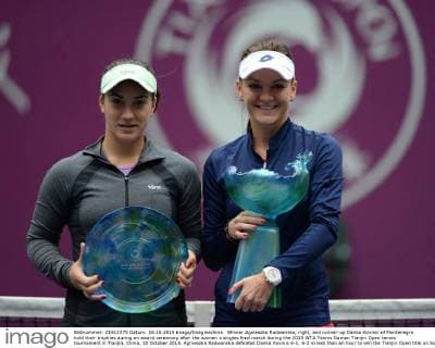 Winner Agnieszka Radwanska, right, and runner-up Danka Kovinic of Montenegro hold their trophies during an award ceremony after the women s singles final match during the 2015 WTA Tennis Damen Tianjin Open tennis tournament in Tianjin, China, 18 October 2015. Agnieszka Radwanska defeated Danka Kovinic 6-1, 6-2 in less than an hour to win the Tianjin Open title on Sunday (18 October 2015) and clinch a spot in the WTA Finals in Singapore. The second-seeded Radwanska broke Kovinic five times and saved all five break points she faced. The Polish player didn t lose a set in five matches this week to win her 16th career WTA Tour title. Radwanska became the fifth player to qualify for the year-end championships, joining Maria Sharapova, Simona Halep, Petra Kvitova and Garbine Muguruza in the field. Top-ranked Serena Williams is skipping the tournament to rest and recover from injuries. Radwanska has qualified for the WTA Finals for the fifth consecutive year. Radwanska wins Tianjin Open to qualify for WTA Finals  20151018_66192