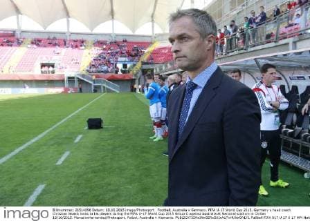 Football, Australia v Germany. FIFA U-17 World Cup 2015. Germany s head coach Christian Wueck looks to his players during the FIFA U-17 World Cup 2015 Group C against Australia at Nacional stadium in Chillan 18 10 2015. MarceloxHernandez Photosport. Futbol, Australia v Alemania. 1