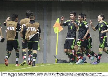 Football, Mexico v Argentina. FIFA U-17 World Cup 2015. Mexico s player Francisco Venegas, center, celebrates his goal against Argentina during the FIFA U-17 World Cup 2015 Group C, at Nacional stadium in Chillan 18 10 2015. MarceloxHernandez Photosport. Futbol, Mexico v Argentina. 