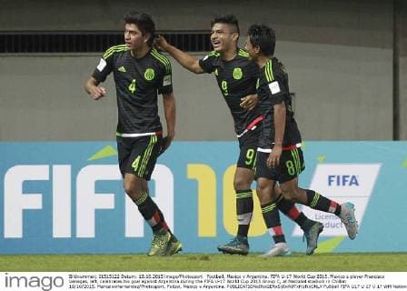 Football, Mexico v Argentina. FIFA U-17 World Cup 2015. Mexico s player Francisco Venegas, left, celebrates his goal against Argentina during the FIFA U-17 World Cup 2015 Group C, at Nacional stadium in Chillan 18 10 2015. MarceloxHernandez Photosport. Futbol, Mexico v Argentina. 