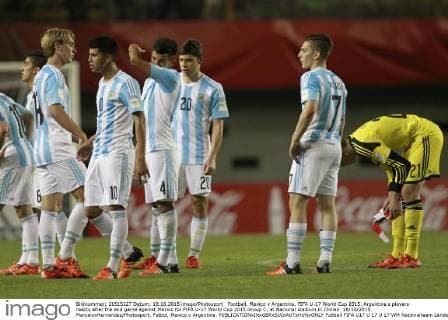 Football, Mexico v Argentina. FIFA U-17 World Cup 2015. Argentina s players reacts after the end game against Mexico for FIFA U-17 World Cup 2015 Group C, at Nacional stadium in Chillan 18 10 2015. MarceloxHernandez Photosport. Futbol, Mexico v Argentina. 
