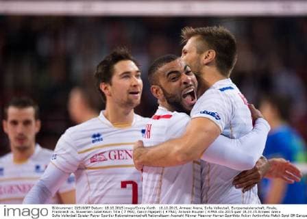 18.10.2015, Armeec Arena, Sofia Volleyball, Europameisterschaft, Finale, Frankreich vs. Slowenien Jubel Kevin Tillie ( 7 FRA), Earvin Ngapeth ( 9 FRA), Antonin Rouzier ( 4 FRA