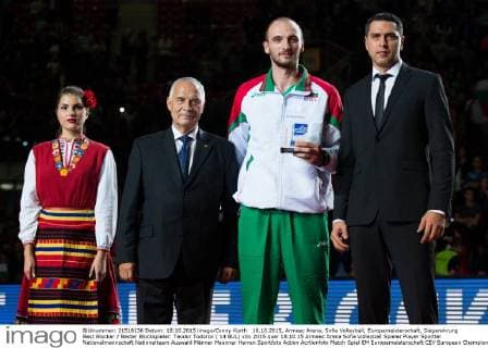 18.10.2015, Armeec Arena, Sofia Volleyball, Europameisterschaft, Siegerehrung Best Blocker Bester Blockspieler: Teodor Todorov ( 14 BUL)