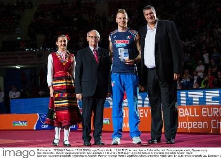 18.10.2015, Armeec Arena, Sofia Volleyball, Europameisterschaft, Siegerehrung Best Opposite Bester Diagonalangreifer: Ivan Zaytsev ( 9 ITA)