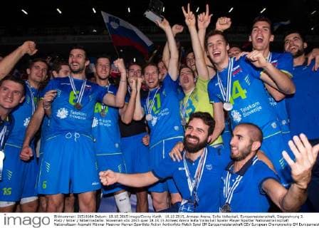 18.10.2015, Armeec Arena, Sofia Volleyball, Europameisterschaft, Siegerehrung 2. Platz Silber Silbermedaille: Slowenien