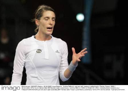 Andrea Petkovic regt sich auf, wuetend, aufgebracht Tennis, Frauen, 2015 19.10.2015 WTA Tennis Damen BGL BNP Paribas Open Luxembourg - Andrea Petkovic (GER) vs Misaki Doi (JPN) Kockelscheuer, Luxemburg 
