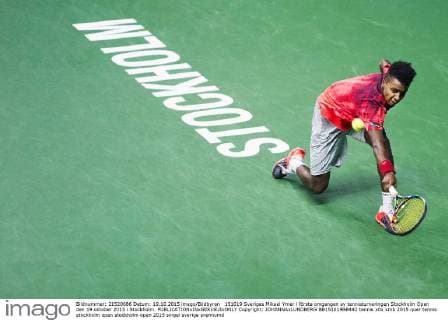 151019 Sveriges Mikael Ymer i första omgangen av tennisturneringen Stockholm Open den 19 oktober 2015 i Stockholm.  Copyright: JOHANNAxLUNDBERG BB151019BB442