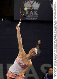Aufschlag Mona Barthel Tennis, Frauen, 2015 19.10.2015 WTA Tennis Damen BGL BNP Paribas Open Luxembourg - Mona Barthel (GER) vs Sloane Stephens (JPN) Kockelscheuer, Luxemburg 