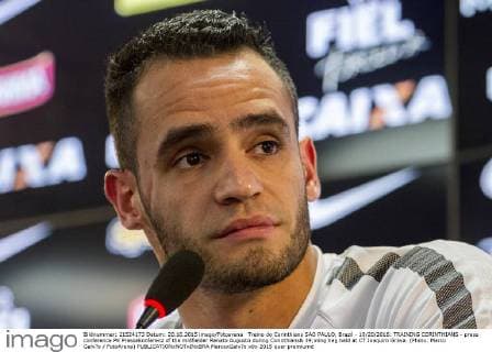 Treino do Corinthians SAO PAULO, Brazil - 10 20 2016: TRAINING CORINTHIANS - press conference PK Pressekonferenz of the midfielder Renato Augusto during Corinthians& 39;ining heg held at CT Joaquim Grava. (Photo: Marco Galv?o FotoArena)  MarcoxGalv?o