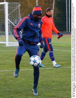 MOSCOW REGION, RUSSIA. OCTOBER 20, 2015. CSKA s Ahmed Musa (front) practicing during a training session ahead of a 2015 16 UEFA Champions League Group Stage match against Manchester United ManU FC (England). Sergei Fadeichev TASS  TS01033A