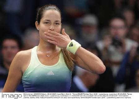 Tennis BGLBNPParibas Open 2015 - Luxembourg, Luxemburg 20.10.2015, Tennis Tennis BGLBNPParibas Open 2015 - Luxembourg, Luxemburg v.l. Kuesschen fuer die Zuschauer nach ihrem Sieg im Auftaktspiel - Ana Ivanovic (Serbie, Serbia, SRB) 