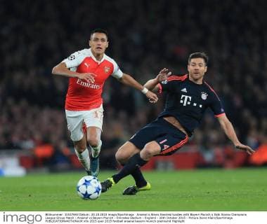Arsenal s Alexis Sanchez tussles with Bayern Munich s Xabi Alonso Champions League Group Match - Arsenal vs Bayern Munich - Emirates Stadium - England - 20th October 2015 - Picture David Klein Sportimage EDITORIAL USE ONLY. No use with unauthorised audio, video, data, fixture lists, club league logos or live services. Online in-match use limited to 120 images, no video emulation. No use in betting, games or single club league player publications.