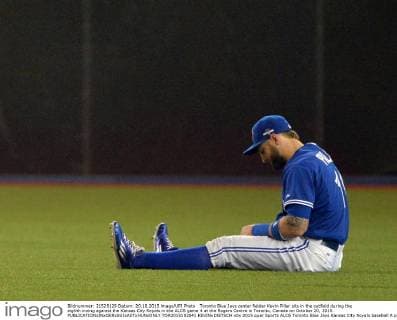 Toronto Blue Jays center fielder Kevin Pillar sits in the outfield during the eighth inning against the Kansas City Royals in the ALCS game 4 at the Rogers Centre in Toronto, Canada on October 20, 2015.  TOR2015102041 KEVINxDIETSCH