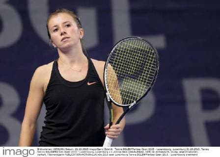 Tennis BGLBNPParibas Open 2015 - Luxembourg, Luxemburg 21.10.2015, Tennis Tennis BGLBNPParibas Open 2015 - Luxembourg, Luxemburg v.l. Annika Beck (Deutschland, GER) ist enttaeuscht, trurig, zeigt Emotionen, verliert, Titelverdigerin 